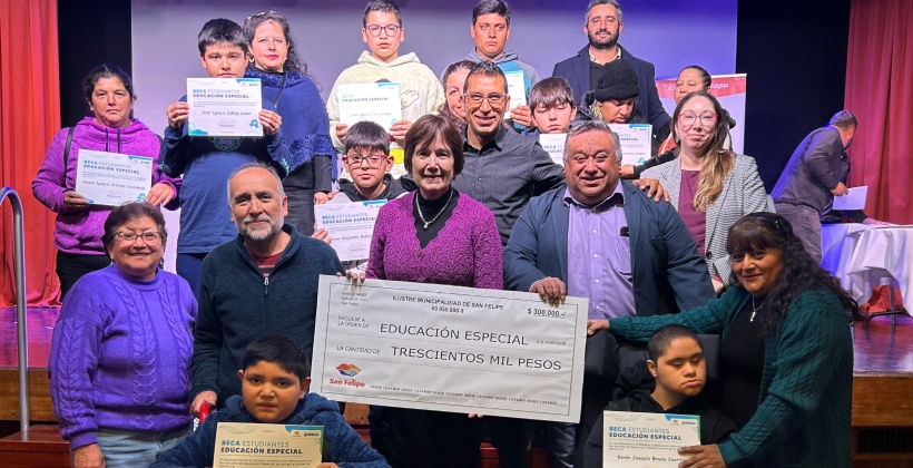 San Felipe entregó becas por $59 millones a estudiantes de Educación Superior y Especial