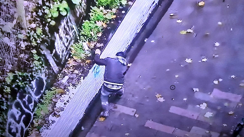 Detenido por hacer rayados en escalera de Puerto Montt deberá pintarla