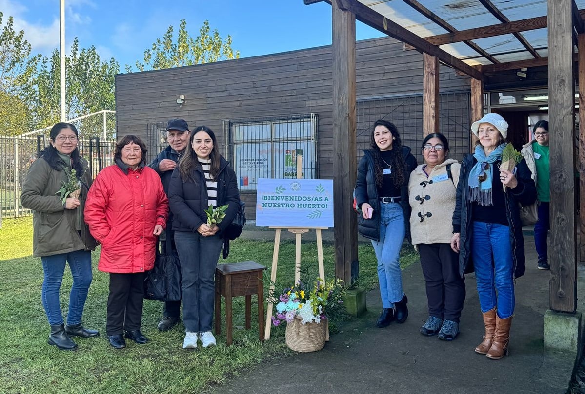 Barrios "Bosque Sur" y "Los Héroes" de Lanco participan de Encuentro Regional de Huerteras
