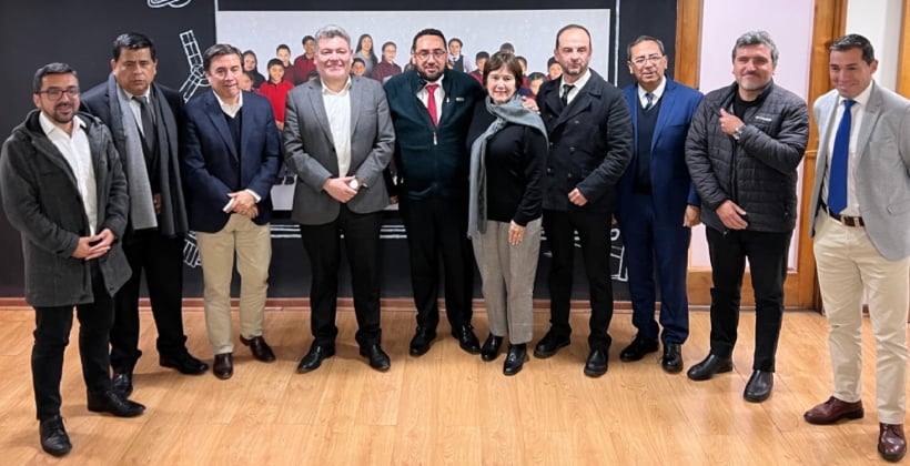 Diputado reunió a alcaldes del Aconcagua con ministro de Educación por traspaso a los SLEP