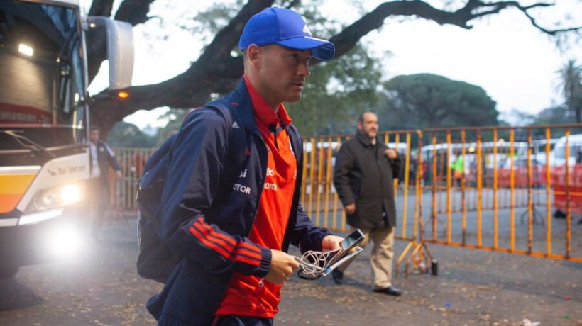Charles Aránguiz es baja de la Roja por lesión y Gareca lo reemplaza por joven defensor