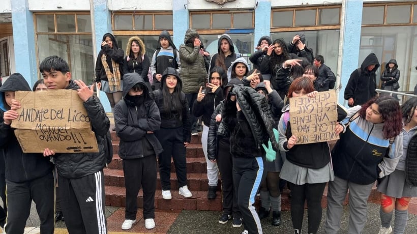 Estudiantes del Instituto Comercial de Puerto Montt protestan por presunto acoso sexual
