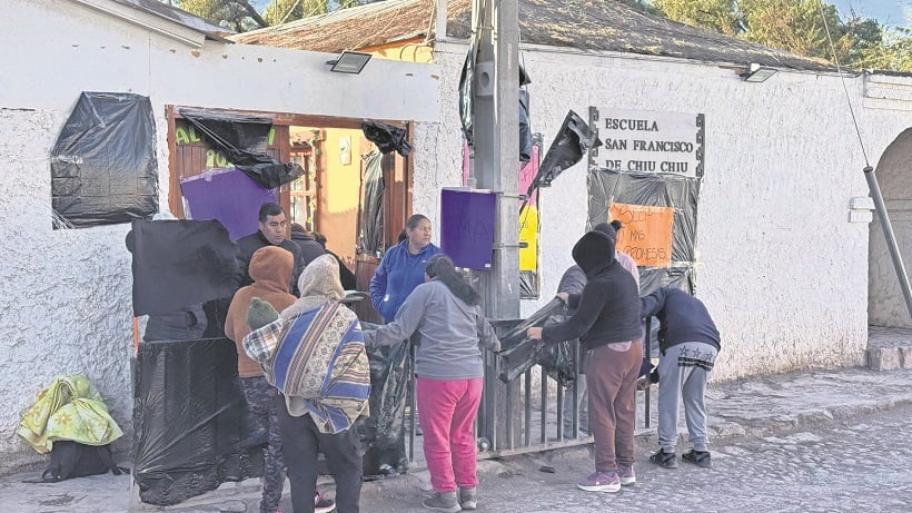 Toma indefinida en escuela de Chiu Chiu administrada por el SLEP