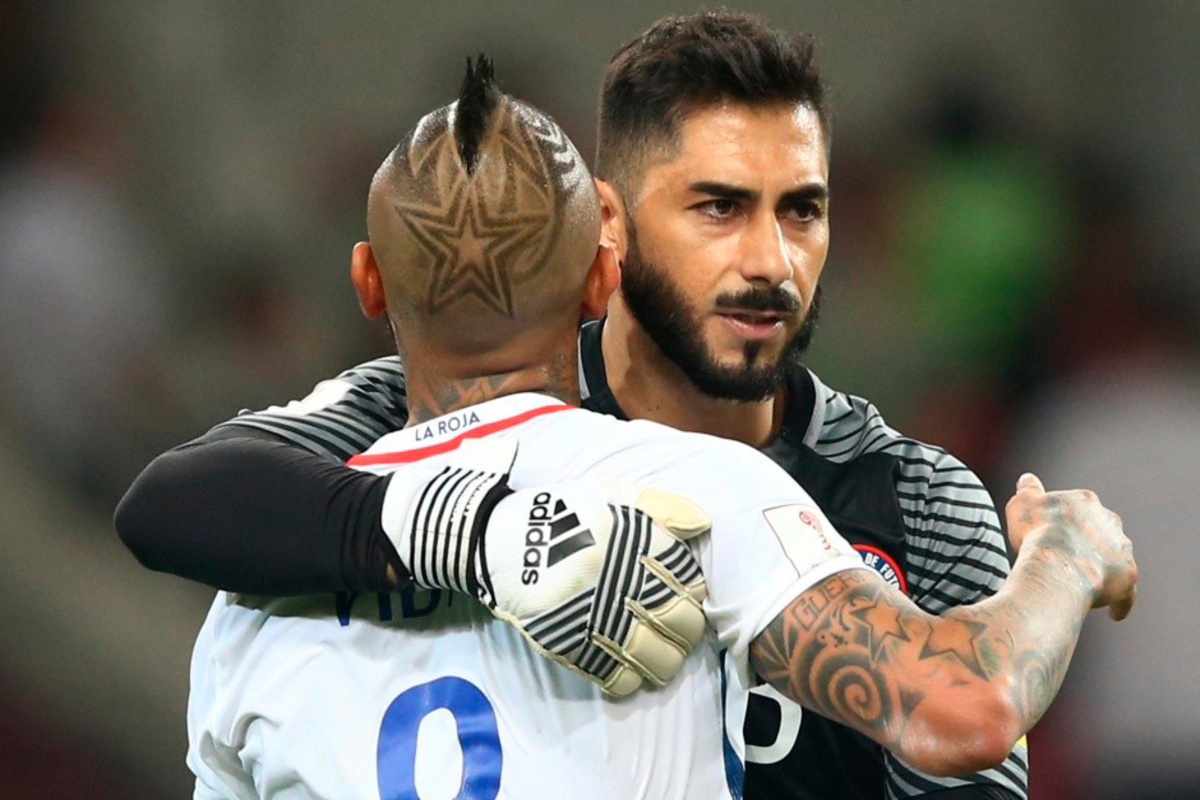 Johnny Herrera responde a las burlas que hizo Arturo Vidal en entrevista con Paredes