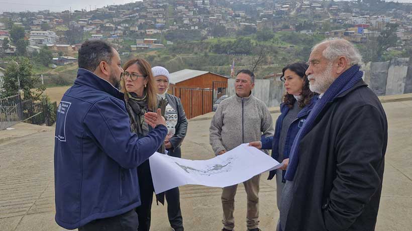 Montes insta a “apurar más el tranco” tras inspeccionar reconstrucción en Villa Alemana