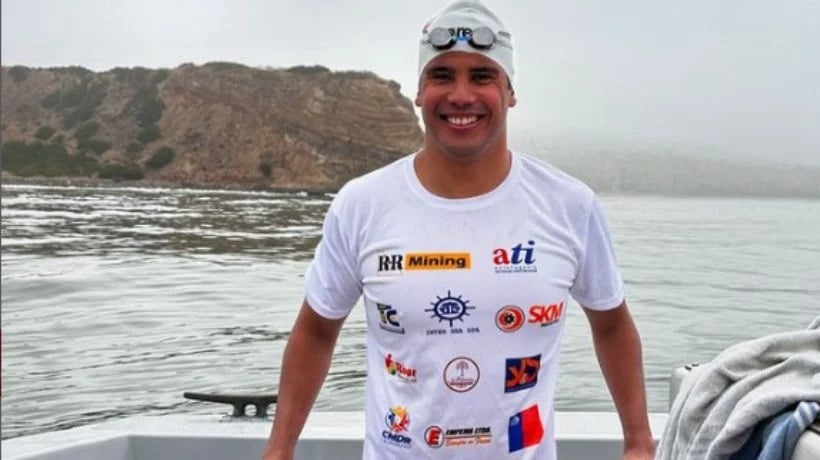 Nadador cruza desde Juan López a Antofagasta para clasificar al Canal de la Mancha