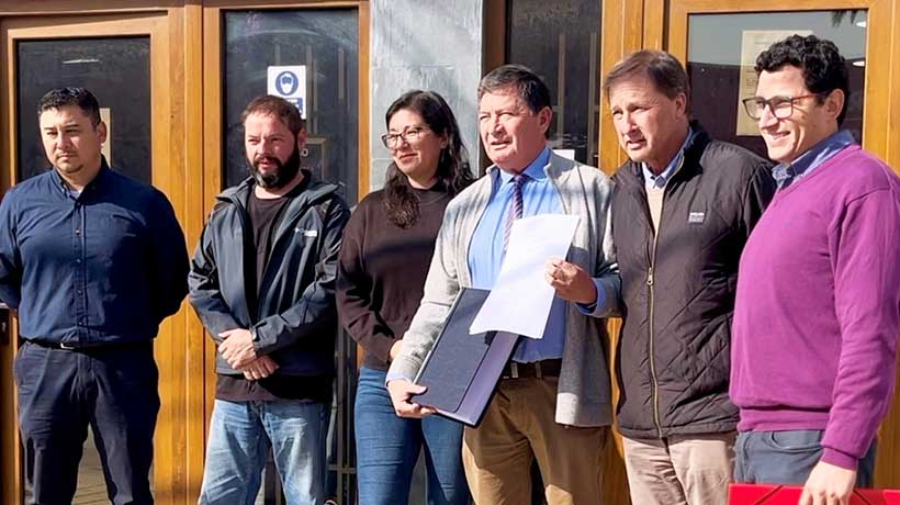 Municipio y familia Abarca firman acuerdo de compraventa de terrenos de Quintay: “Histórico”