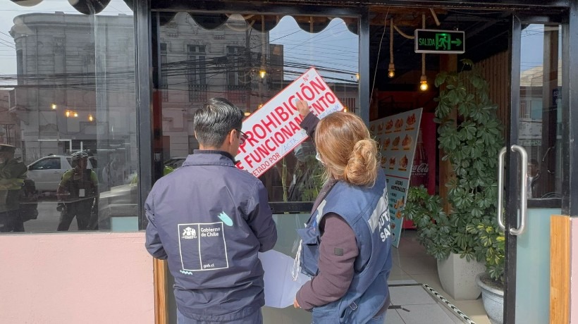 Fecas de ratones y alimentos en descomposición: Prohíben funcionamiento de dos céntricos restaurantes de Antofagasta