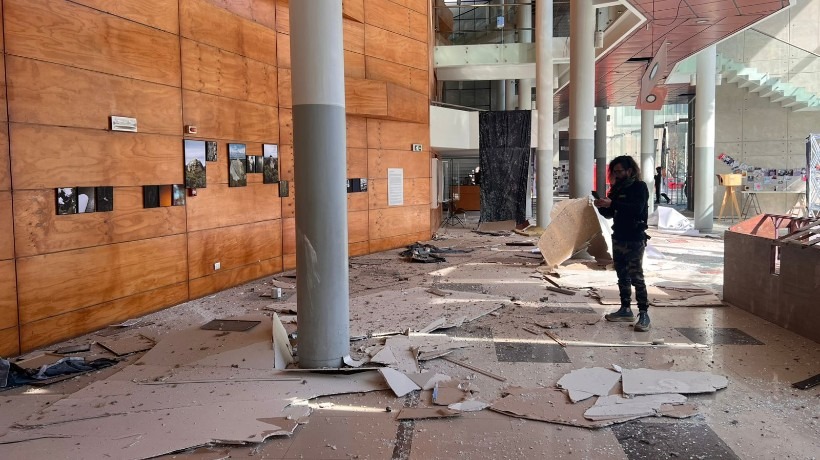 Antofagastina muestra cómo quedó el Centro Cultural de Copiapó por fuerte sismo: “Se rompieron ventanales”