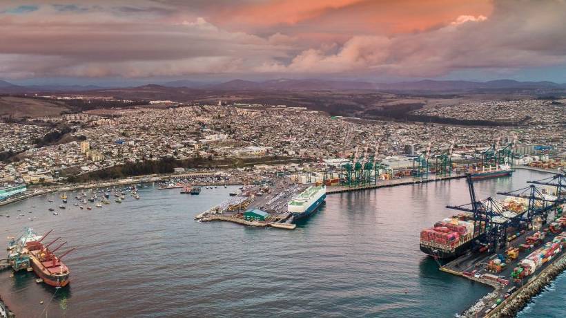 Puerto San Antonio impulsará nuevos espacios públicos para la comuna: crearán un parque para el humedal Ojos de Mar