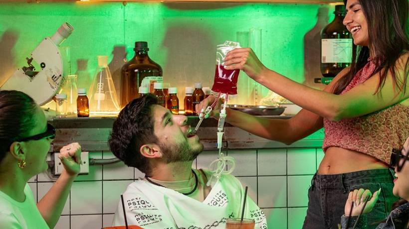 Bar temático viñamarino ofrece pagar tu cuenta si lanzas un “6” en un dado
