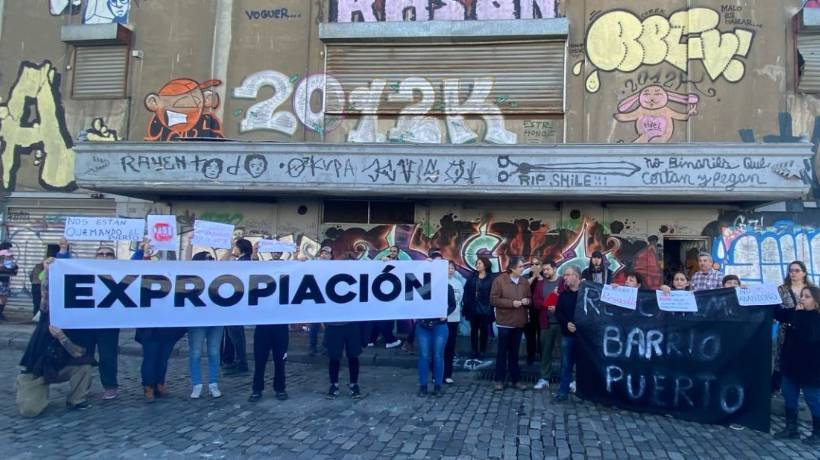 Vecinos del Barrio Puerto marchan en Valparaíso para exigir acciones concretas