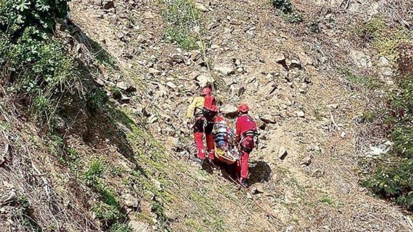 Mujer cayó a quebrada de 20 metros: fue rescatada con lesiones graves
