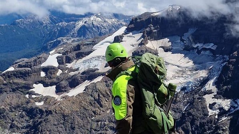 Andinista de 35 años murió al descender desde el volcán Calbuco