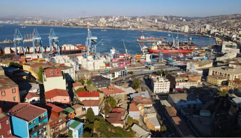 Puerto Valparaíso registra sólido crecimiento en transferencia de carga durante primeros cuatro meses de 2025