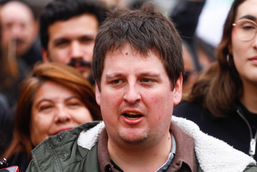 Secretario general del FA respondió a Vodanovic tras acusar "doble discurso": "Sólo contribuye a la división"