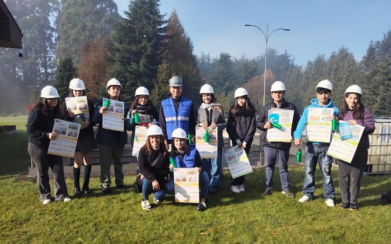 Estudiantes de Río Bueno conocieron el trabajo de Aguas Décima para cuidar el agua de Valdivia