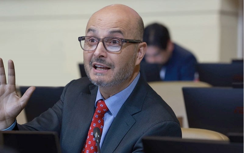 Diputado Ilabaca pone en alerta crítica situación en dos escuelas rurales de Corral