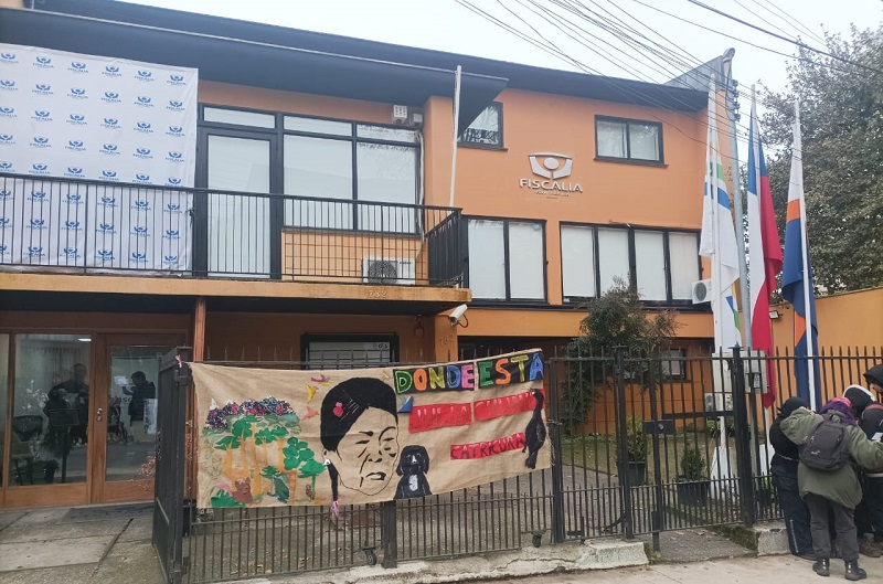 Valdivia: protesta en la Fiscalía al cumplirse 7 meses de la desaparición de dirigenta Julia Chuñil