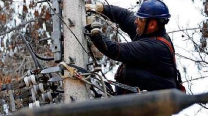 Eléctricas en RM aumentan 6,5% cuadrillas ante "tren de frentes"