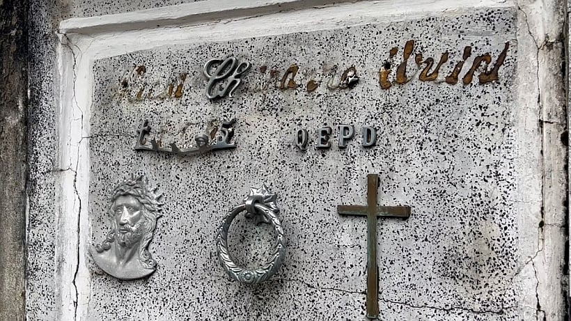 Ola delictiva en Cementerio Parroquial de Castro