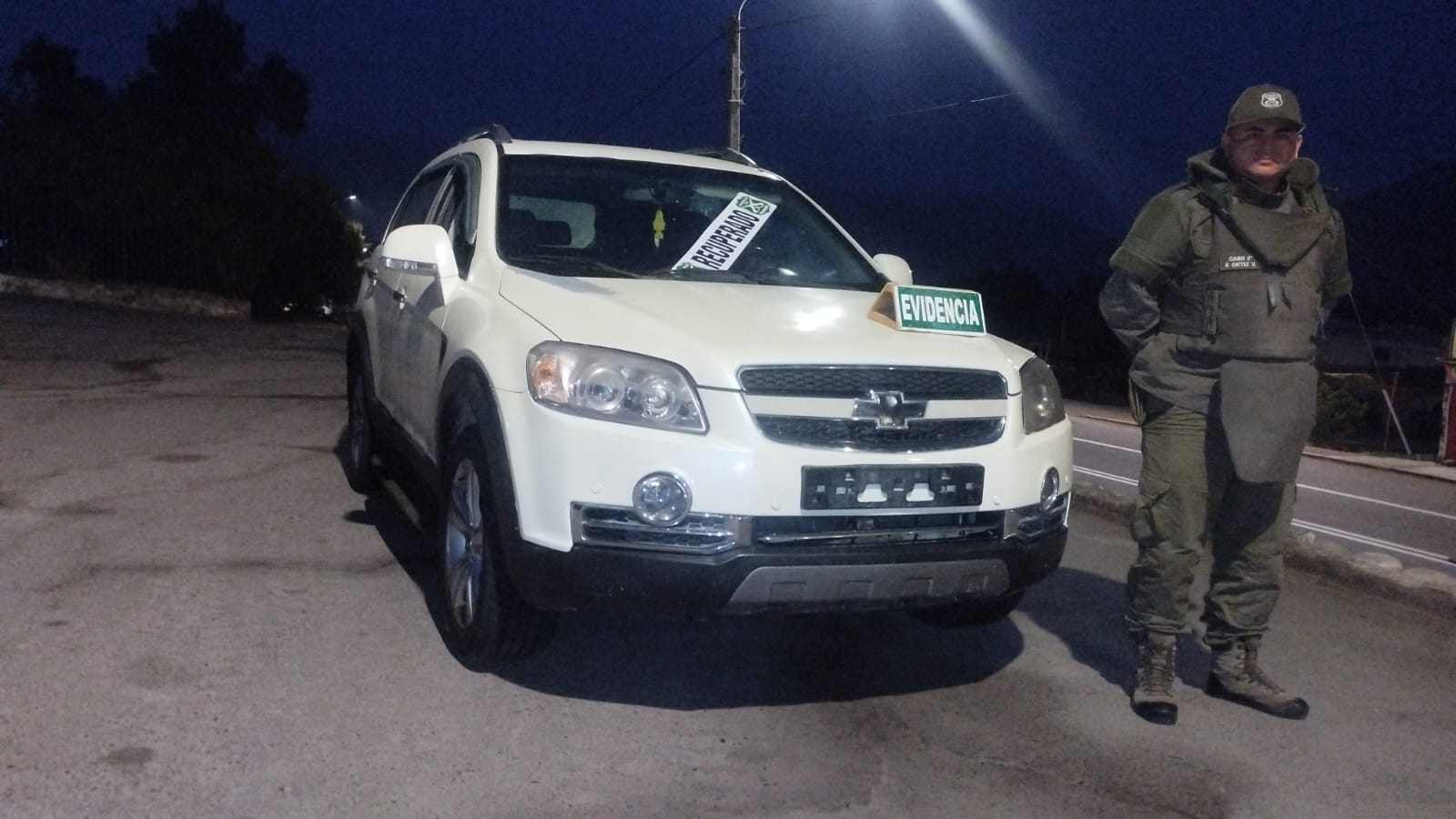 Carabineros de PoconChile detienen a sujeto que conducía vehículo con encargo por robo en Arica