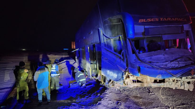Accidente de bus deja más de 30 lesionados en la Ruta 5 Norte al interior de Tarapacá