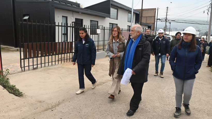 Ministro Montes visitó 20 viviendas próximas a entregarse a damnificados en Quilpué