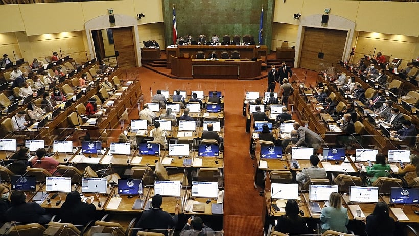 Cámara abre investigación que incluiría a parlamentarios por licencias médicas