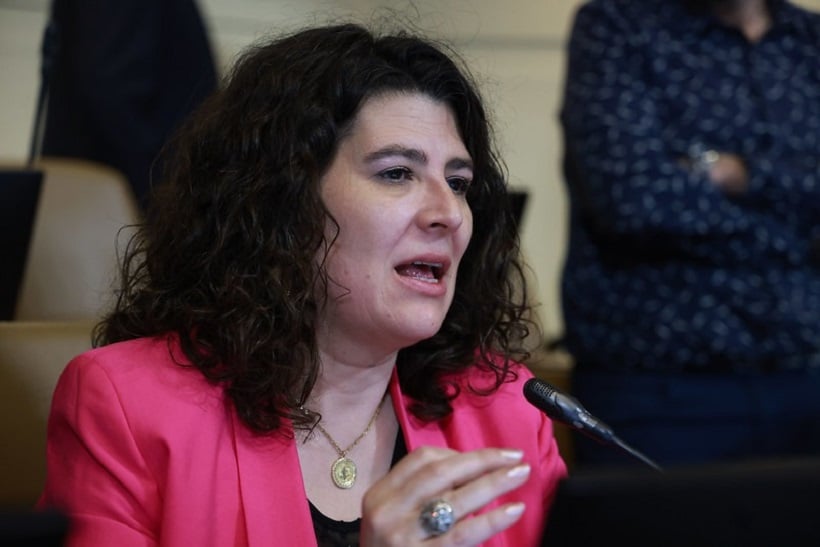 Diputada Ana María Bravo solicita poner suma urgencia a su proyecto de ley que sanciona a adultos que mantengan conversaciones de contenido sexual con menores
