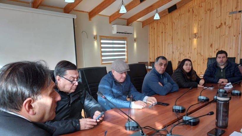 Reunión de coordinación para proyecto de cancha sintética en Natri