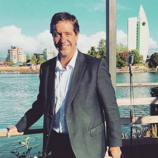 Fallece profesor Carlos Carnevali en accidente de tránsito