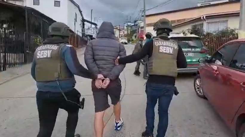 Carabineros captura a adolescente de 17 años con dos órdenes de detención vigente en Viña