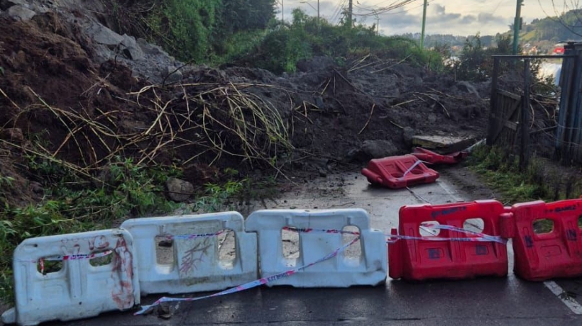 Segundo derrumbe complica situación en la Ruta Chinquihue de Puerto Montt