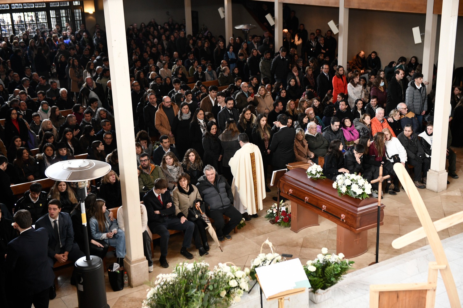 Emotiva despedida de Carlos Carnevali