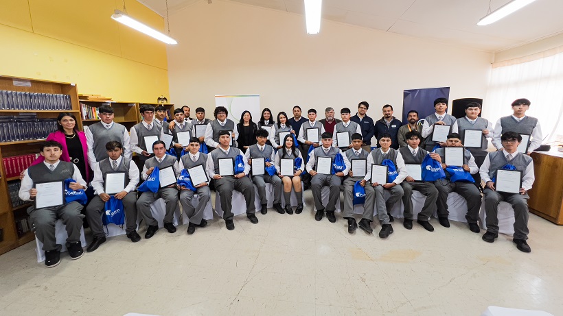 24 estudiantes de Taltal fueron certificados en energías renovables y mecánica industrial por Colbún
