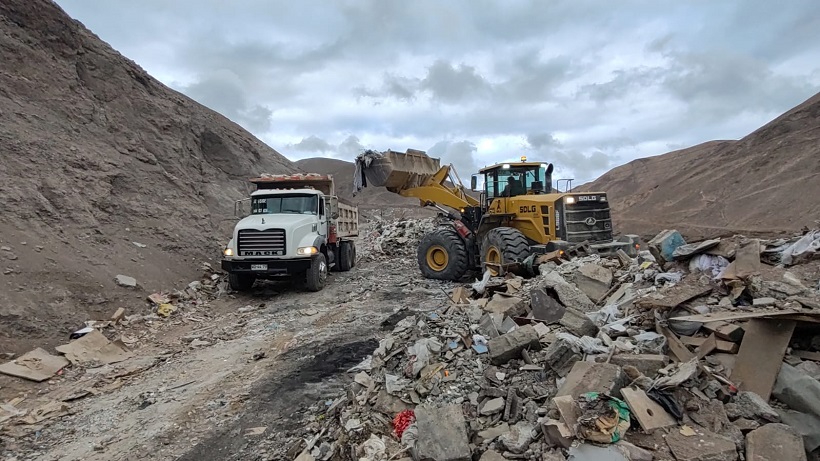 A 34 años del trágico aluvión, MOP realiza retiro de escombros en histórica quebrada La Cadena de Antofagasta