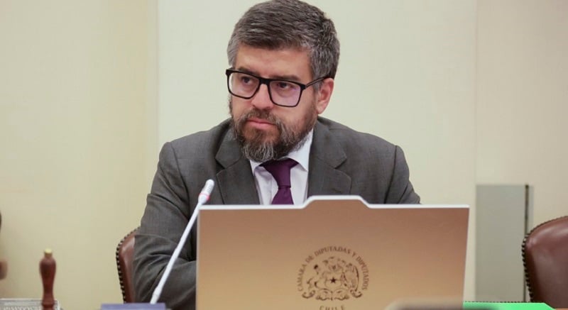 Diputado Araya ingresa reforma constitucional para que extranjeros no puedan votar en elecciones presidenciales