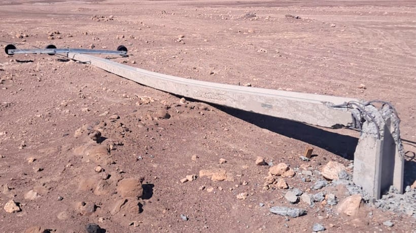 Banda organizada derribó 26 postes en ruta A-40 camino a Pisagua y dejó sin suministro eléctrico a la localidad