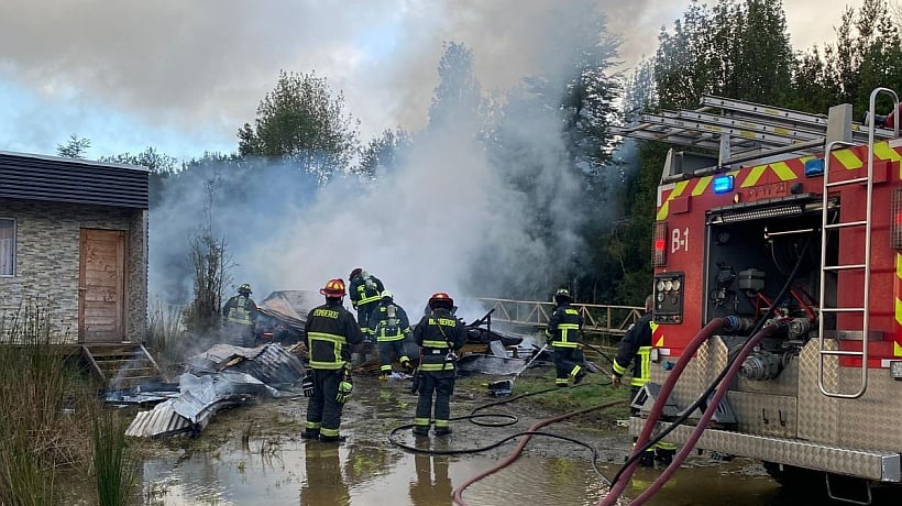 Incendio en Dalcahue causa quemaduras a poblador en la espalda