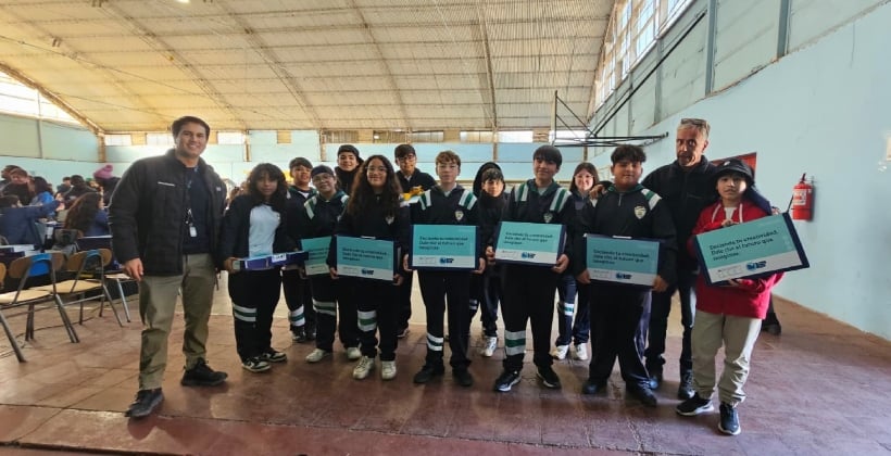 Más de 800 estudiantes de Llay Llay, Panquehue y La Calera reciben computadores de la Beca TIC 2025