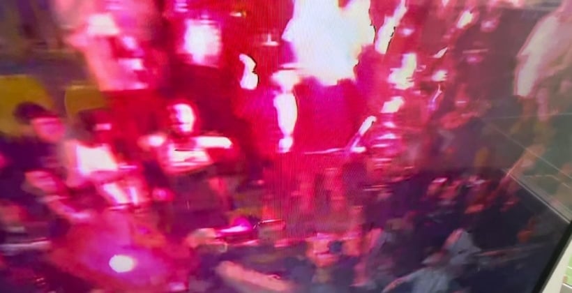 Denuncian a hinchas caturros lanzando fuegos artificiales en pleno partido en Quillota