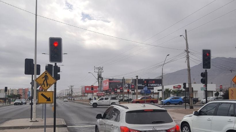 Unidad de Control de Tránsito instala nuevos semáforos en Pedro Aguirre Cerda en Antofagasta