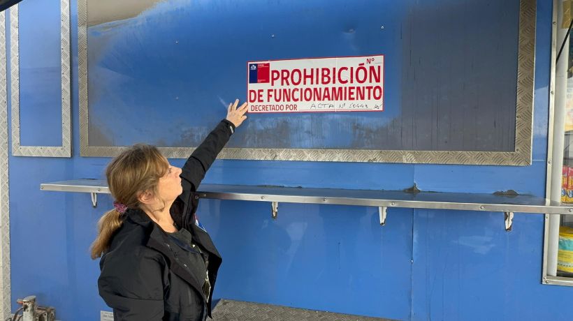 Decomisan 250 kilos de alimentos y cierran nueve carros foodtrucks en Mejillones
