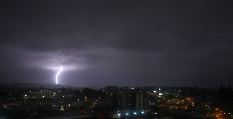 Tormentas eléctricas se mantienen hasta la noche en la región y anticipan ola de frío