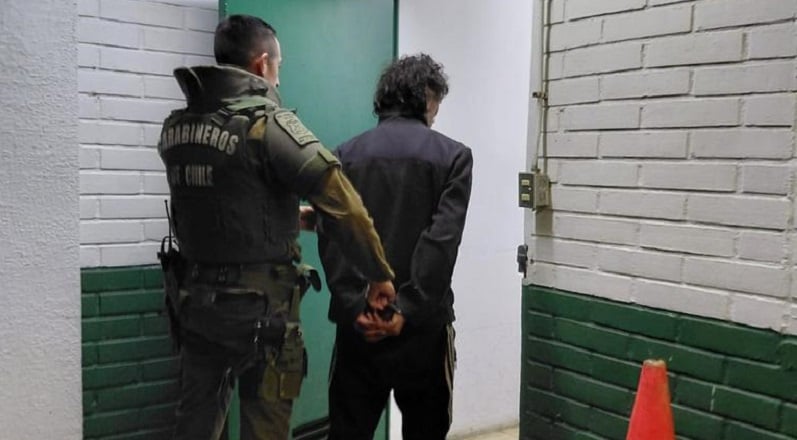 Detienen a dos personas con órdenes de aprehensión vigentes en Valdivia