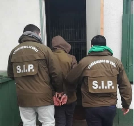 Valdivia: detienen a sujeto que grababa a mujeres en baños públicos