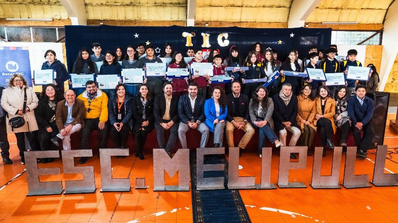 Puerto Montt celebró la reciente entrega de Becas TIC 2025 en la Escuela Melipulli
