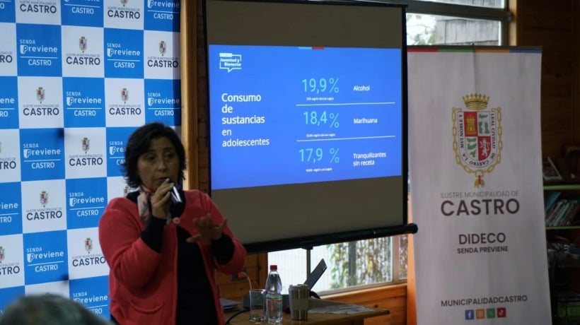 Senda Previene presenta resultados de la Encuesta Juventud y Bienestar en Castro