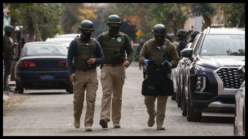 Personal de carabineros lideró allanamientos a 11 domicilios de banda que realiza encerronas en la RM